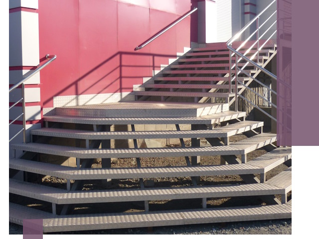 Лестницы для магазина в Лыткарине — изготовление и монтаж