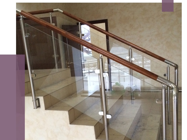 Комбинированные перила из металла и дерева в Лыткарине