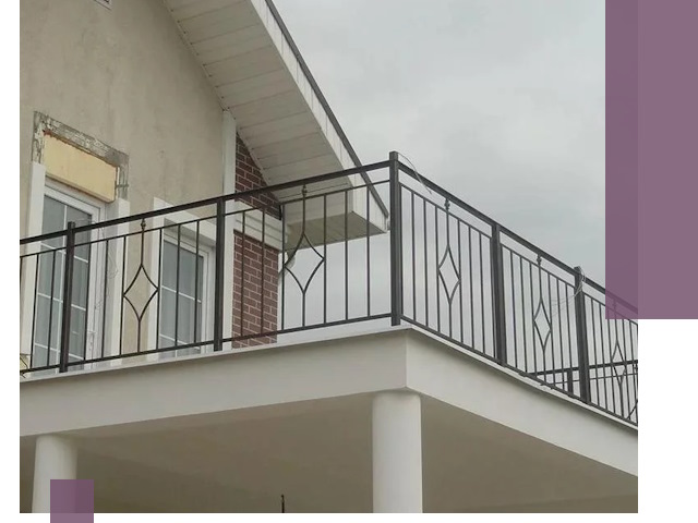 Изготовление балконных ограждений в Лыткарине из металла и стекла